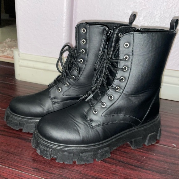 Laced Lugged Combat Boots - Picture 5 of 5